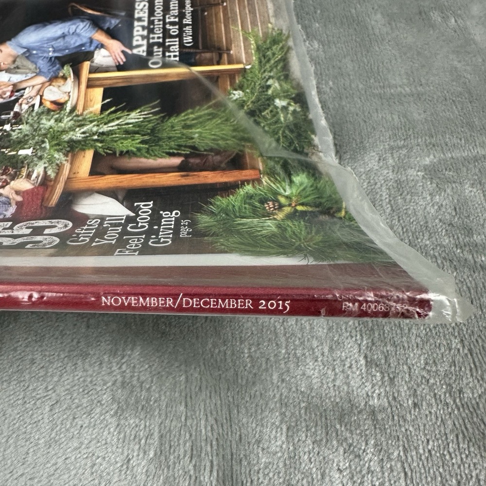 Rodale's Organic Life Magazine November /December 2015 Winter Festive Apples NEW - Picture 2 of 4
